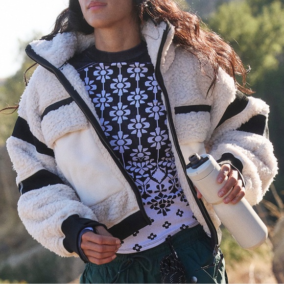 NWOT Free People Far Out Fleece Jacket in Ivory Sherpa White / Black - Picture 2 of 10
